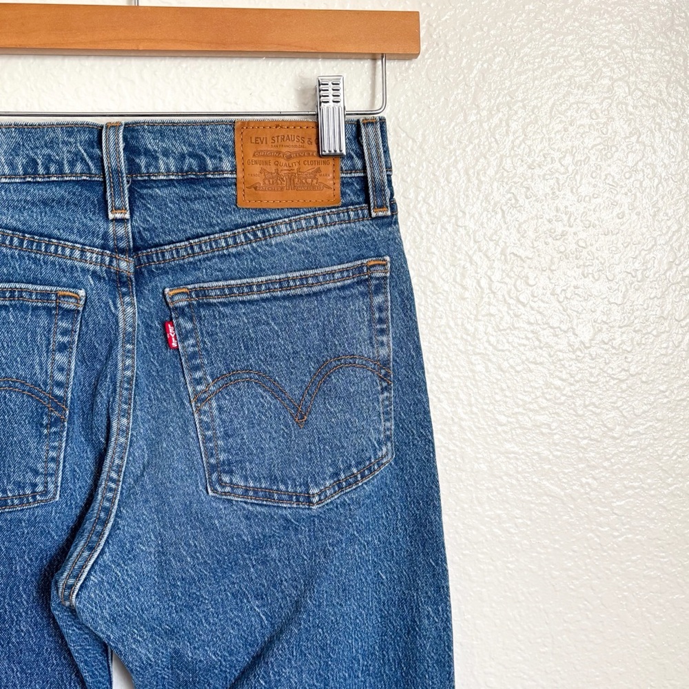 Levi's Premium Womans Wedgie Straight Jeans W26